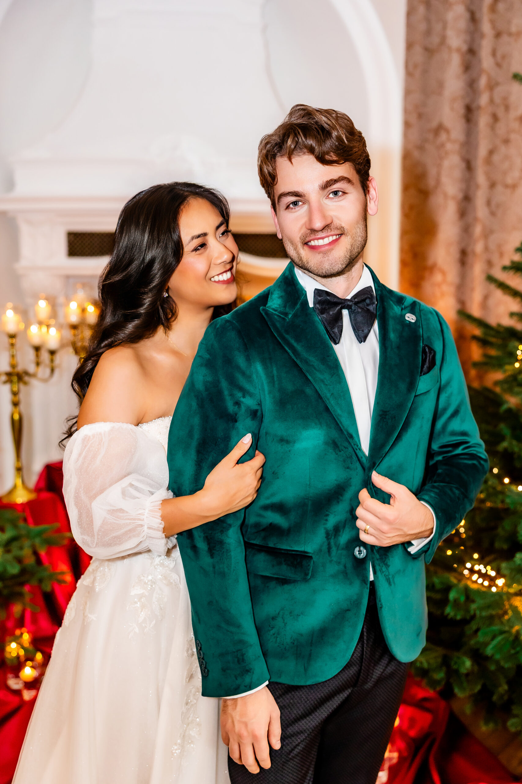 Winterliche Hochzeitsdekoration mit Kerzen und Tannengrün NRW