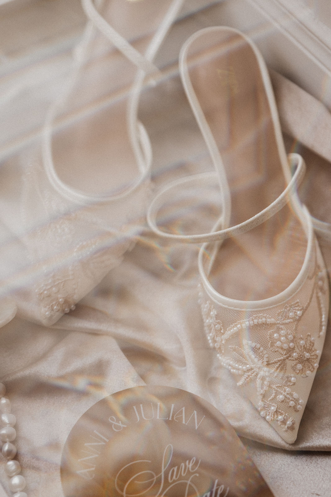 brautschuhe mit der flatlay zusammen fotografiert - beleza weddings und events